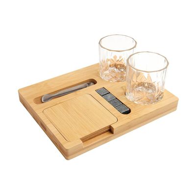 Set promocional de whisky con vasos enfriadores y base de bamb&uacute;