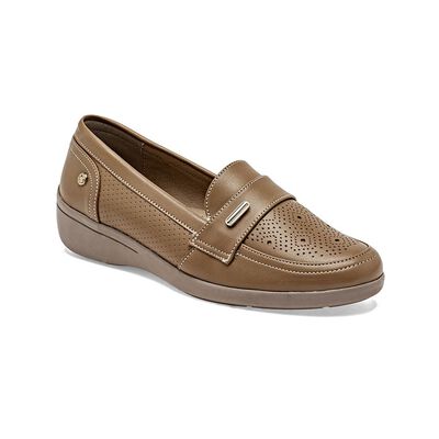 Mocas&iacute;n de mujer con perforaciones y cu&ntilde;a baja color camel