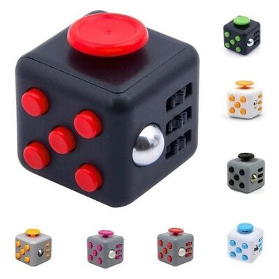 "Fidget Cube - Juguete Anti Estr&eacute;s negro con rojo "